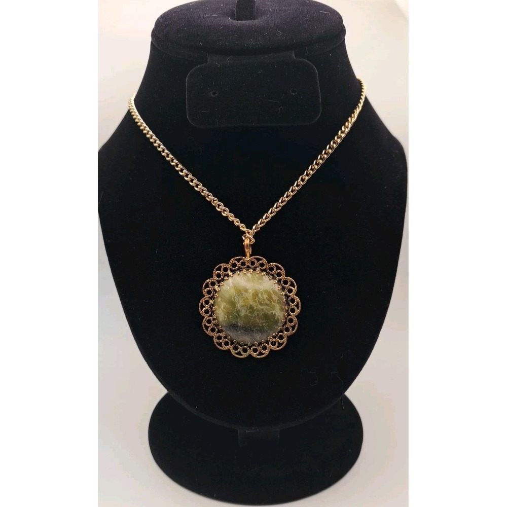 VINTAGE GOLD TONE FRAMED GREEN AGATE ROPE CHAIN NECKLACE 24 IN Unsigned